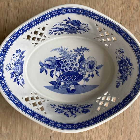 Limited Edition Pierced Fruit Basket - Spode Blue Room Signature Collection - Picture 6 of 10